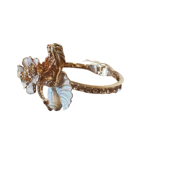 Betsey Johnson Shell Yeah Mermaid Shell Hinge Bangle Bracelet - Picture 2 of 3